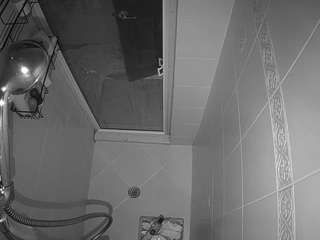 voyeurcam-baileybase-shower Smoking live webcam
