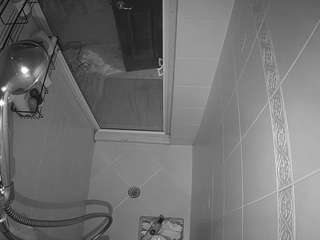 voyeurcam-baileybase-shower Young live webcam