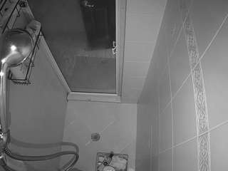 voyeurcam-baileybase-shower
