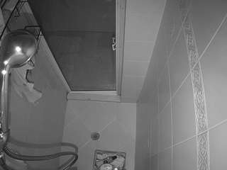 voyeurcam-baileybase-shower
