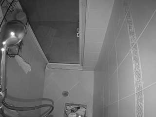 voyeurcam-baileybase-shower