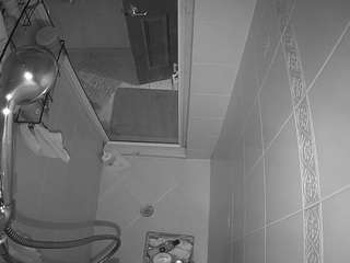 voyeurcam-baileybase-shower