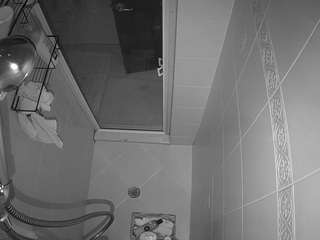 voyeurcam-baileybase-shower
