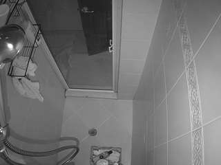 voyeurcam-baileybase-shower