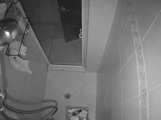 voyeurcam-baileybase-shower