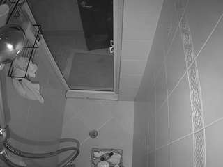 voyeurcam-baileybase-shower
