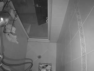 voyeurcam-baileybase-shower