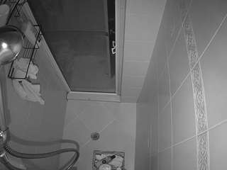 voyeurcam-baileybase-shower