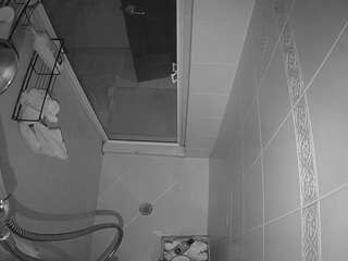 voyeurcam-baileybase-shower
