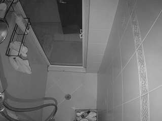 voyeurcam-baileybase-shower