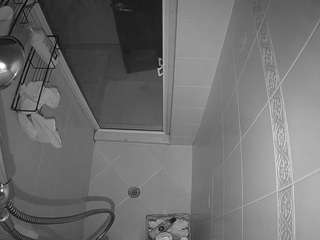 voyeurcam-baileybase-shower