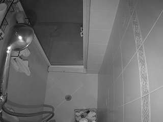 Ten model jest teraz na żywo. voyeurcam-baileybase-shower
