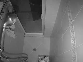 voyeurcam-baileybase-shower