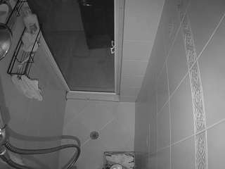 voyeurcam-baileybase-shower