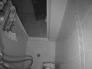 voyeurcam-baileybase-shower