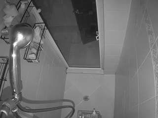 voyeurcam-baileybase-shower