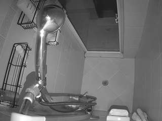 voyeurcam-baileybase-shower
