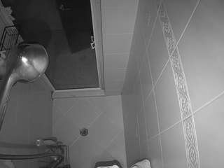 voyeurcam-baileybase-shower