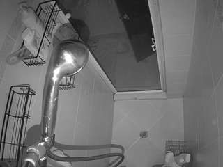 voyeurcam-baileybase-shower