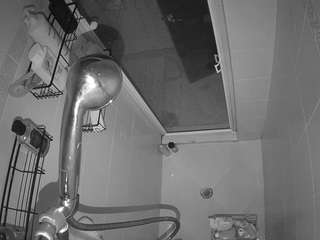 voyeurcam-baileybase-shower