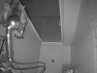 voyeurcam-baileybase-shower