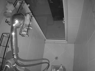 voyeurcam-baileybase-shower