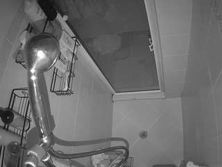 voyeurcam-baileybase-shower