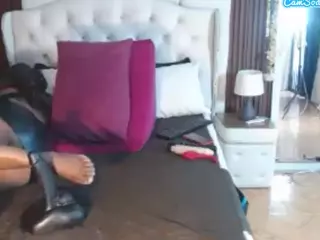 latinakiira's Live Sex Cam Show
