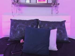 miia-rose Live Webcam on CamSoda