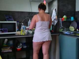 mishabraun, female webcam model,  years old, on live webcam