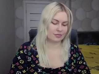 natusik's CamSoda show and profile