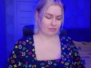 natusik, female webcam model,  years old, on live webcam