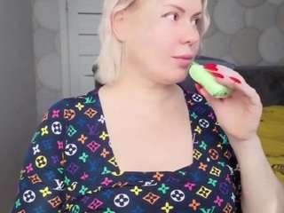 natusik's CamSoda show and profile