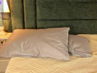 maya-cardenas webcam