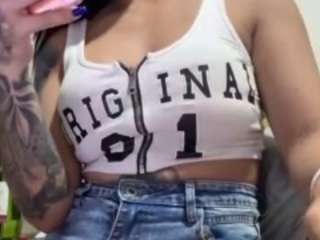 le modèle sarahpeterson est en webcam porno dans un show sur le site camsoda, il possède les tags suivants: anal,masturbation,twerk,toys,tits,squirter,shaved-pussy,sexy,pussy,ohmibod,ass,naked,lush,cumshow,bigtits,blowjob,lovense,boobs,feet,fetish