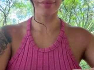 Sarahpeterson's cam show statistics and live stream