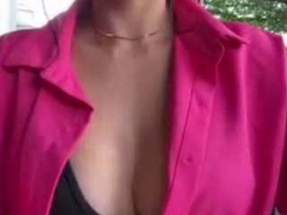 Sarahpeterson's cam show statistics and live stream