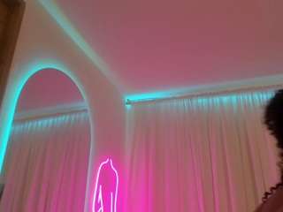 dana-curly Live Webcam on CamSoda