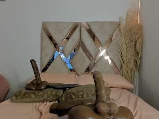 dana-curly Live Webcam on CamSoda