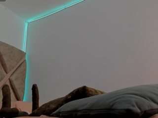 dana-curly webcam