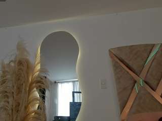 dana-curly webcam