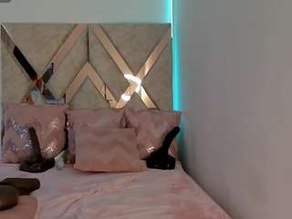 dana-curly Live Webcam on CamSoda