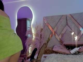 dana-curly Live Webcam on CamSoda