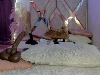 dana-curly Live Webcam on CamSoda