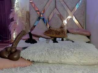 dana-curly Live Webcam on CamSoda