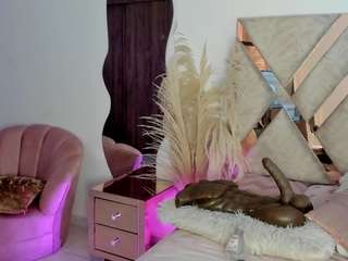 dana-curly Live Webcam on CamSoda