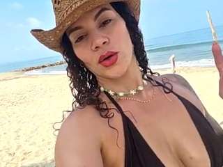 dana-curly Live Webcam on CamSoda