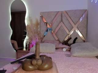 dana-curly Live Webcam on CamSoda