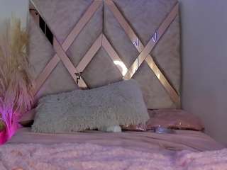 dana-curly Live Webcam on CamSoda