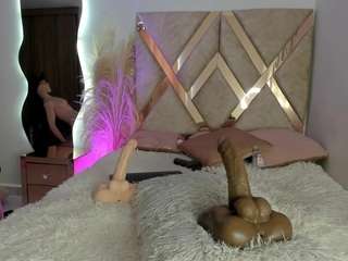 dana-curly Live Webcam on CamSoda